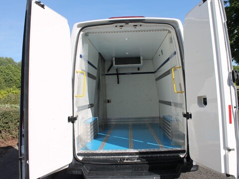 Volkswagen Crafter 2.0 TDI CR35 Trendline RWD MWB Euro 6 (s/s) 5dr 9