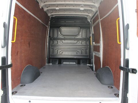 MAN TGE 2.0 BiTurbo 5180d Auto Standard Medium Roof Euro 6 (s/s) 5dr 33
