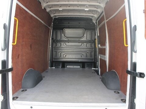 MAN TGE 2.0 BiTurbo 2180d Auto FWD Standard Medium Roof Euro 6 (s/s) 5dr 33
