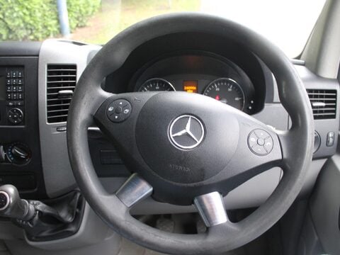 Mercedes-Benz Sprinter 2.1 313 CDi RWD L2 4dr 24
