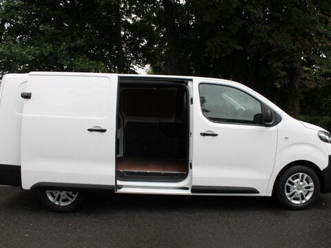 Vauxhall Vivaro 1.5 Turbo D 2900 Dynamic L2 H1 Euro 6 (s/s) 6dr 9