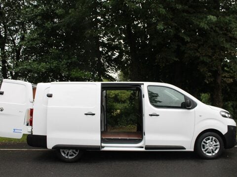 Vauxhall Vivaro 1.5 Turbo D 2900 Dynamic L2 H1 Euro 6 (s/s) 6dr 11