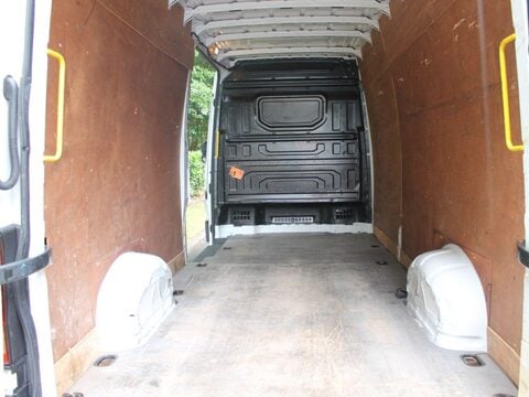Volkswagen Crafter 2.0 TDI CR35 Trendline FWD LWB High Roof Euro 6 (s/s) 5dr 17
