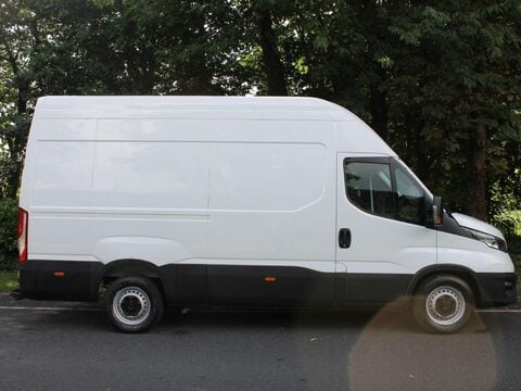 Iveco Daily 2.3D HPI 12V 35S 3520 MWB H1 Euro 6 (s/s) 5dr 2