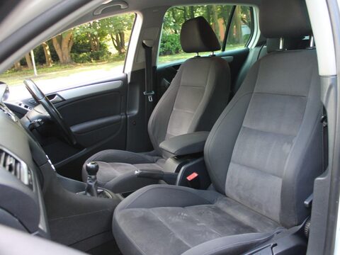 Volkswagen Golf 2.0 TDI BlueMotion Tech GT Euro 5 (s/s) 5dr 37