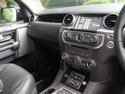 Land Rover Discovery 3.0 SD V6 HSE Auto 4WD Euro 5 5dr 35