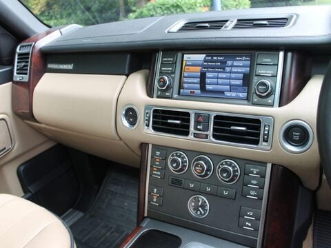 Land Rover Range Rover 4.4 TD V8 Vogue Auto 4WD Euro 5 5dr 30