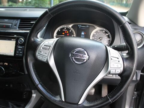 Nissan Navara 2.3 dCi Tekna 4WD Euro 6 (s/s) 4dr 31