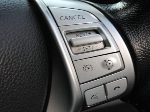 Nissan Navara 2.3 dCi Tekna 4WD Euro 6 (s/s) 4dr 26