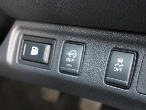 Nissan Navara 2.3 dCi Tekna 4WD Euro 6 (s/s) 4dr 19