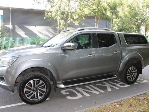 Nissan Navara 2.3 dCi Tekna 4WD Euro 6 (s/s) 4dr 6
