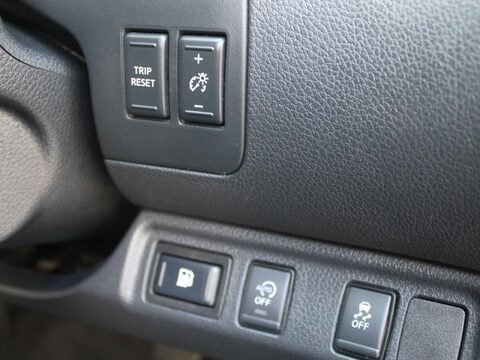 Nissan Navara 2.3 dCi Tekna 4WD Euro 6 (s/s) 4dr 18