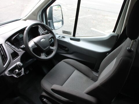 Ford Transit 2.2 TDCi 460 HDT L4 H3 4dr (18 seats) 26