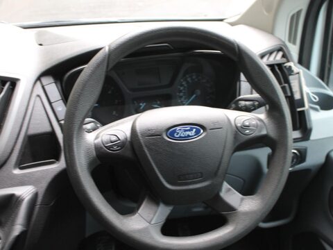 Ford Transit 2.2 TDCi 460 HDT L4 H3 4dr (18 seats) 19