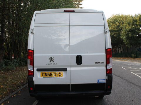 Peugeot Boxer 2.0 BlueHDi 335 Professional L3 H2 Euro 6 5dr 4