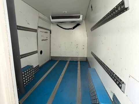 Renault Master 2.3 dCi 35 Business FWD MWB Medium Roof Euro 6 5dr 9