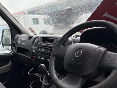 Renault Master 2.3 dCi 35 Business FWD MWB Medium Roof Euro 6 5dr 6