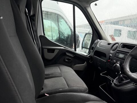 Renault Master 2.3 dCi 35 Business FWD MWB Medium Roof Euro 6 5dr 5