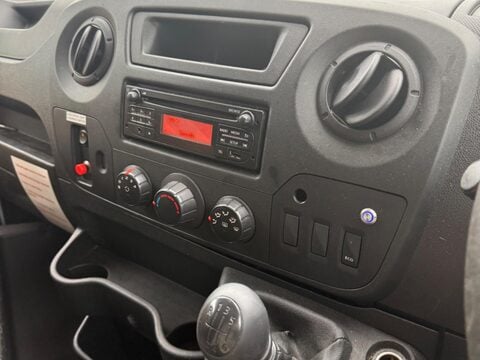 Renault Master 2.3 dCi 35 Business FWD MWB Medium Roof Euro 6 5dr 8