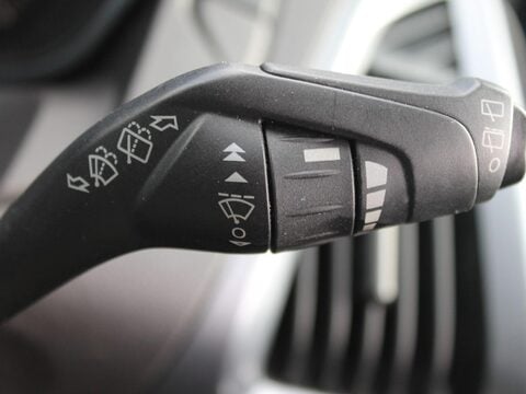 Ford Tourneo Custom 2.2 300 TDCi Limited L2 Euro 5 (s/s) 5dr 31