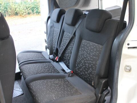 Vauxhall Combo 2017 combi van 12