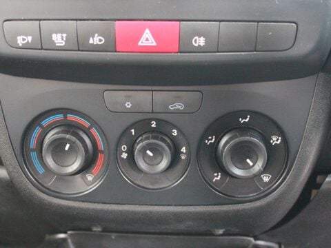 Vauxhall Combo 2017 combi van 20