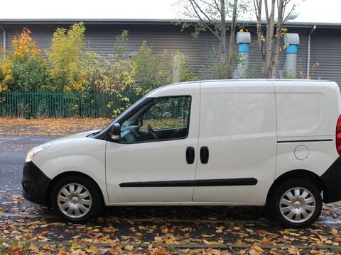 Vauxhall Combo 2017 combi van 6