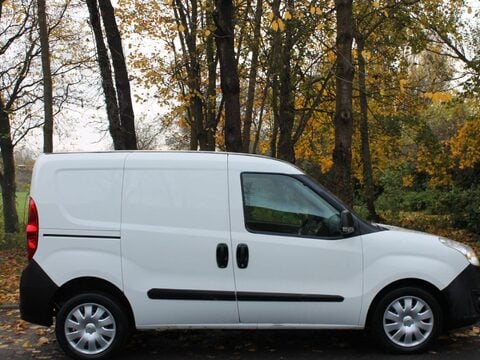 Vauxhall Combo 2017 combi van 2