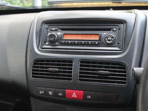 Vauxhall Combo 2017 combi van 18