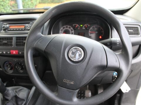 Vauxhall Combo 2017 combi van 16