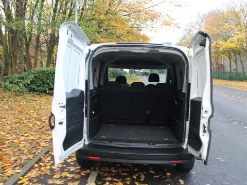 Vauxhall Combo 2017 combi van 9