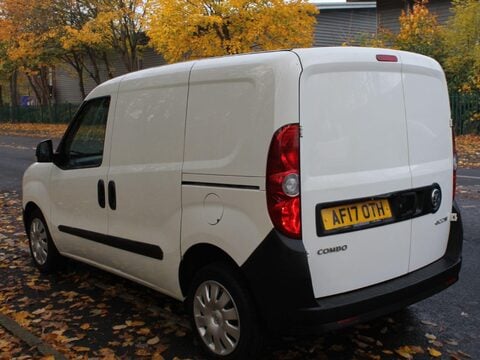 Vauxhall Combo 2017 combi van 5