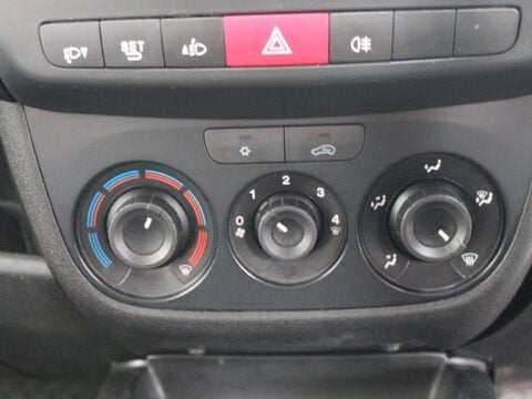 Vauxhall Combo 2017 combi van 22