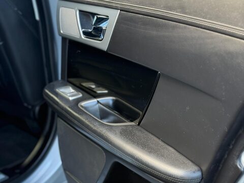 Jaguar XF 3.0d S V6 Portfolio Sportbrake Auto Euro 5 (s/s) 5dr 21