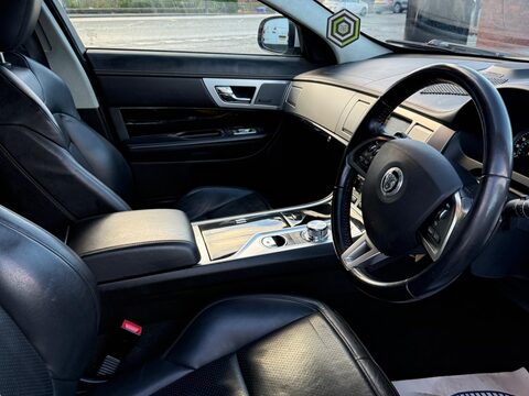 Jaguar XF 3.0d S V6 Portfolio Sportbrake Auto Euro 5 (s/s) 5dr 35