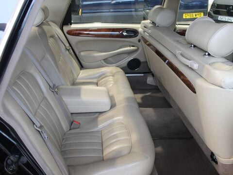 Daimler XJ LIMOUSINE 12