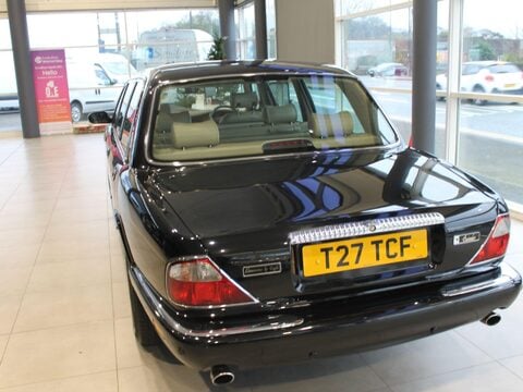 Daimler XJ LIMOUSINE 4