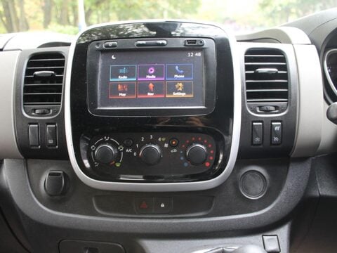 Renault Trafic 1.6 dCi ENERGY 29 Sport Nav LWB Standard Roof Euro 6 (s/s) 5dr 25