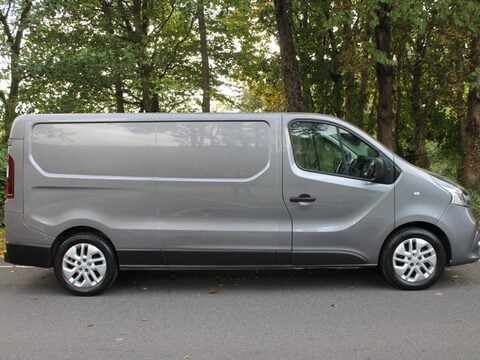 Renault Trafic 1.6 dCi ENERGY 29 Sport Nav LWB Standard Roof Euro 6 (s/s) 5dr 2