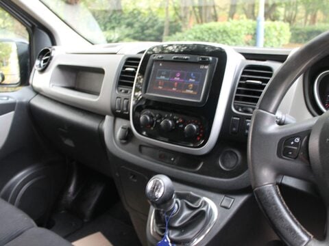Renault Trafic 1.6 dCi ENERGY 29 Sport Nav LWB Standard Roof Euro 6 (s/s) 5dr 23