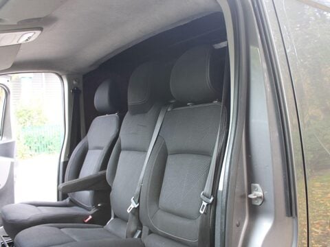 Renault Trafic 1.6 dCi ENERGY 29 Sport Nav LWB Standard Roof Euro 6 (s/s) 5dr 17