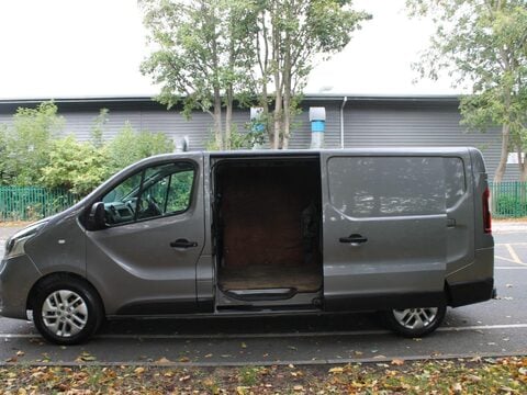 Renault Trafic 1.6 dCi ENERGY 29 Sport Nav LWB Standard Roof Euro 6 (s/s) 5dr 12