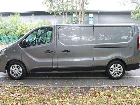 Renault Trafic 1.6 dCi ENERGY 29 Sport Nav LWB Standard Roof Euro 6 (s/s) 5dr 7