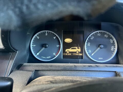 Land Rover Discovery 3.0 TD V6 Auto 4X4 5dr 9