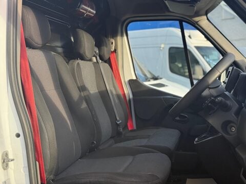 Renault Trucks Uk Master 35 L3H2 9