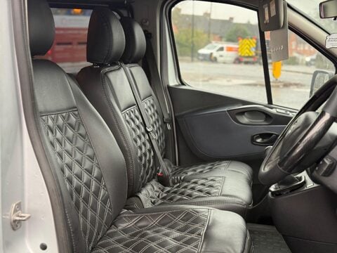 Vauxhall Vivaro 1.6 CDTi 2900 BiTurbo ecoFLEX L2 H1 Euro 6 (s/s) 5dr (9 Seat) 25