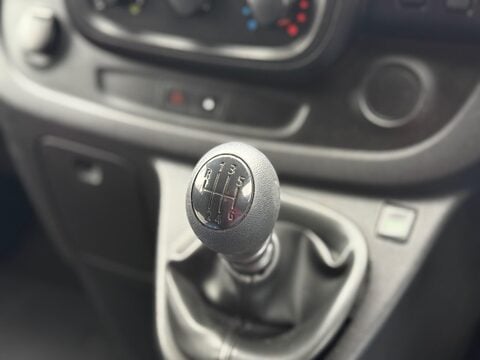 Vauxhall Vivaro 1.6 CDTi 2900 BiTurbo ecoFLEX L2 H1 Euro 6 (s/s) 5dr (9 Seat) 19