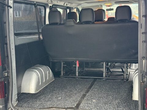 Vauxhall Vivaro 1.6 CDTi 2900 BiTurbo ecoFLEX L2 H1 Euro 6 (s/s) 5dr (9 Seat) 9