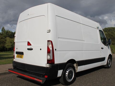 Renault Master 2.3 dCi 35 Business FWD MWB Medium Roof Euro 6 5dr 3
