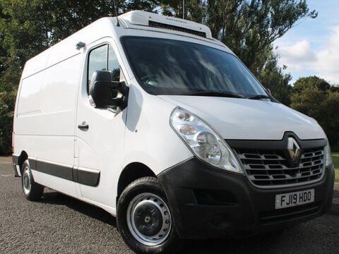 Renault Master 2.3 dCi 35 Business FWD MWB Medium Roof Euro 6 5dr 1
